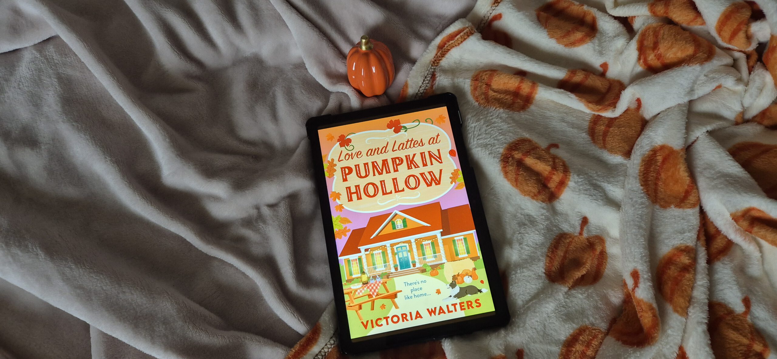 Love and Lattes at Pumpkin Hollow – Victoria Walters | Book Review