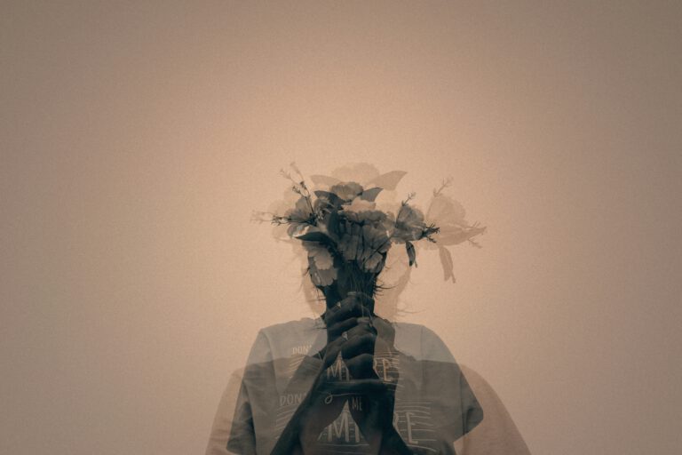 The Difference Between Thinking and Overthinking (plus tips)