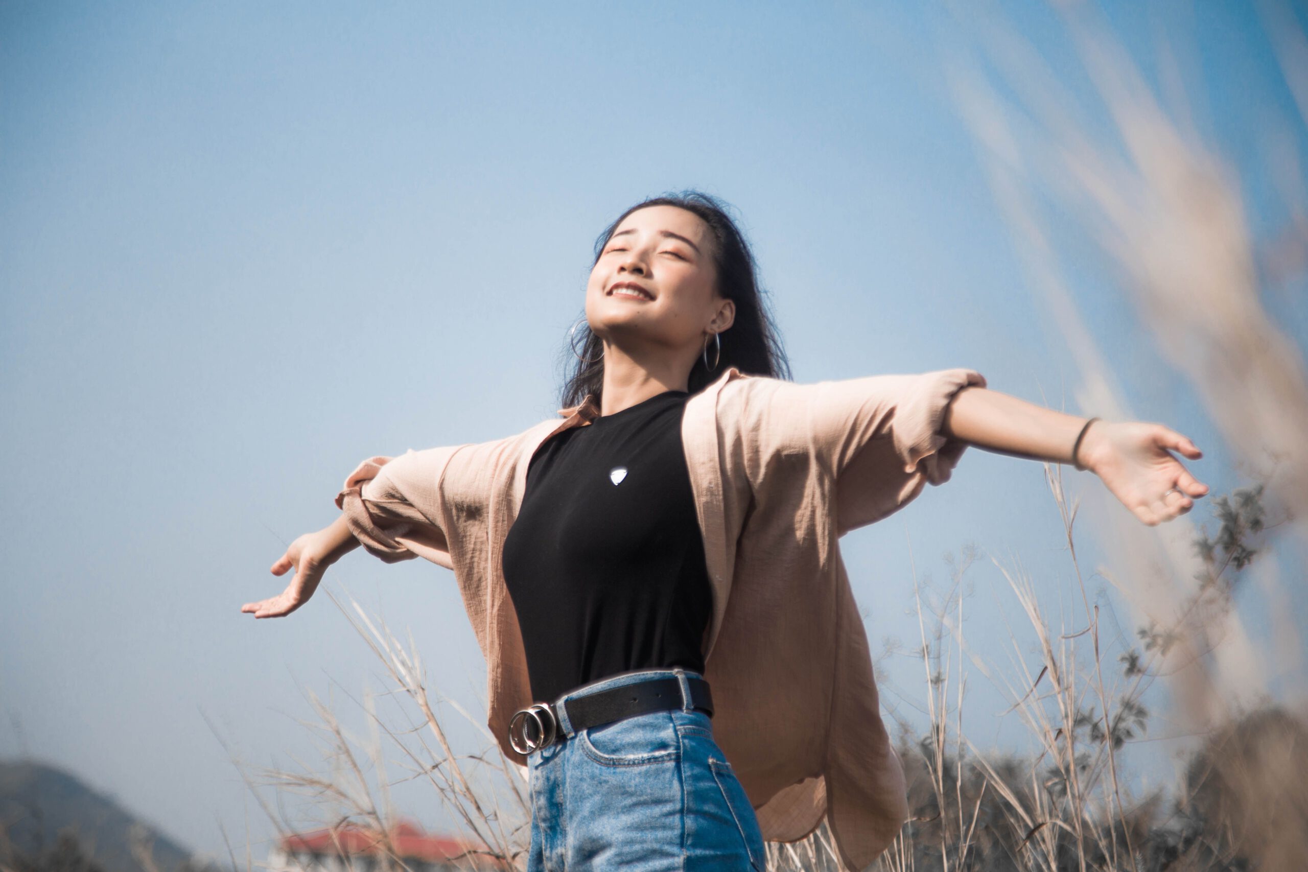 Meet Your 4 Happy Hormones: Dopamine, Serotonin, Oxytocin & Endorphins